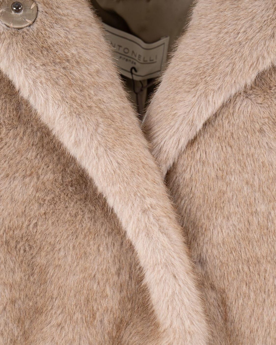 shop ANTONELLI  Giaccone: Antonelli giacchetto "Girella".
Chiusura nascosta.
Cappuccio.
Maniche lunghe.
Polsini e fondo elasticizzati.
Composizione: 100% poliestere.
Made in Italy.. GIRELLA P3099 376C-122 number 8312644